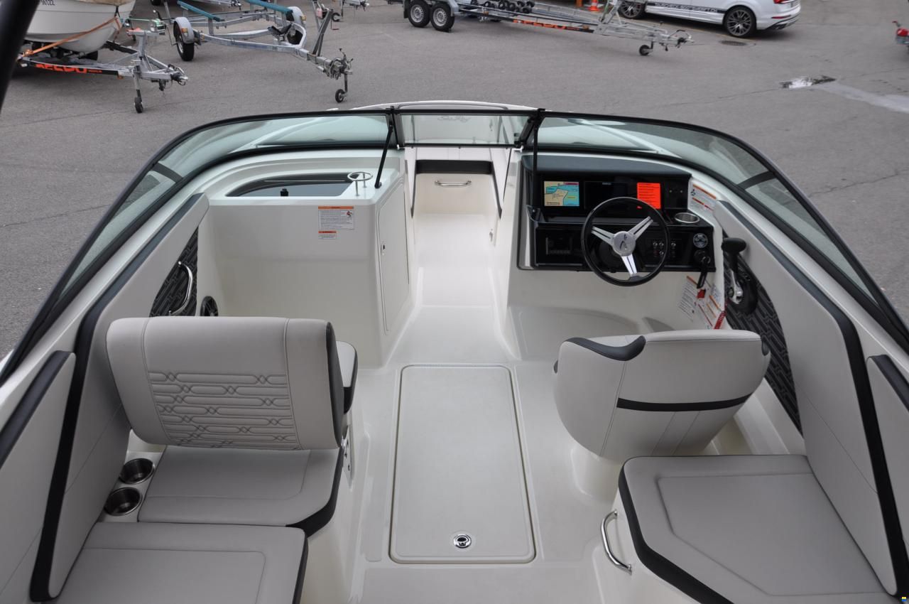 Sea Ray SPX 210 Tower