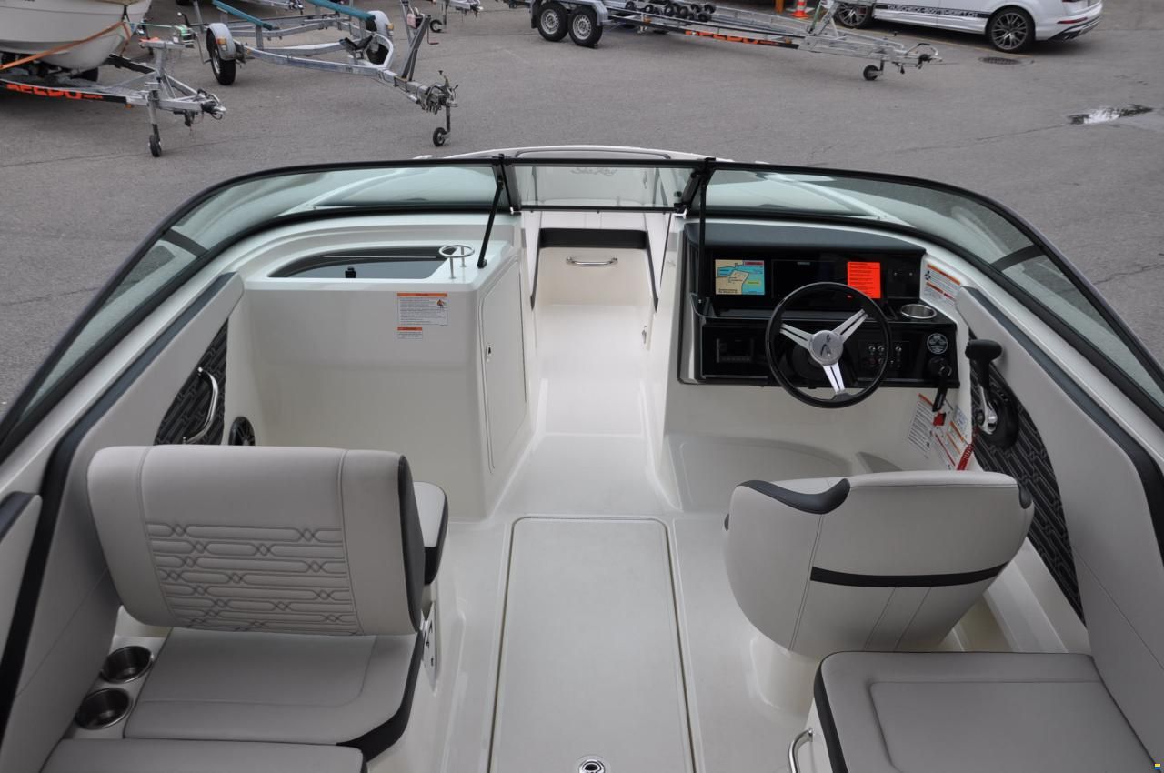 Sea Ray SPX 210 Tower