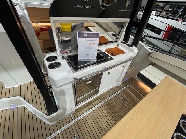 Jeanneau Cap Camarat 9.0 WA s2