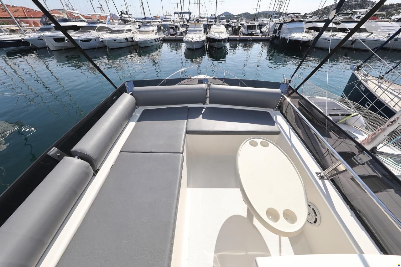 Cobra Futura 40