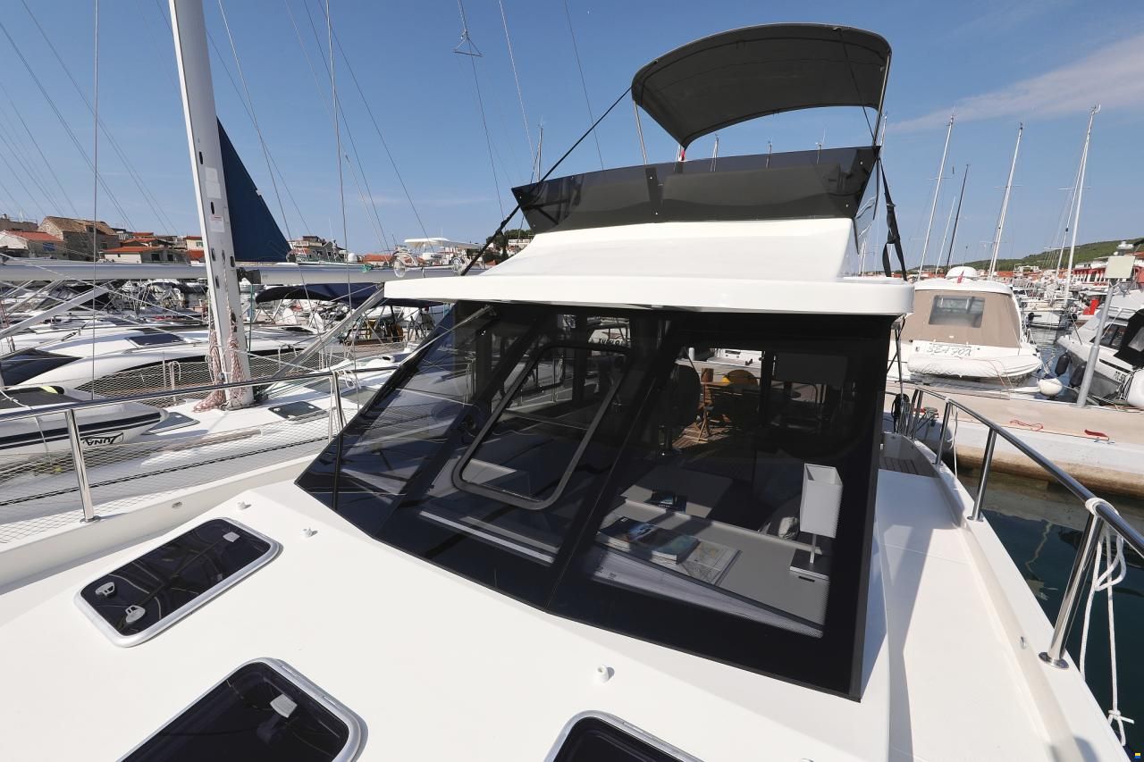 Cobra Futura 40