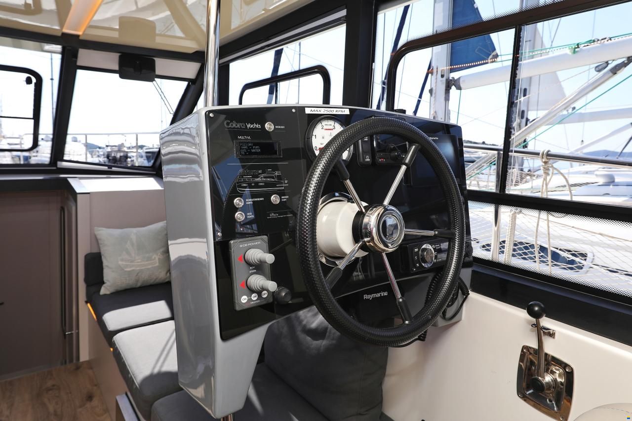 Cobra Futura 40