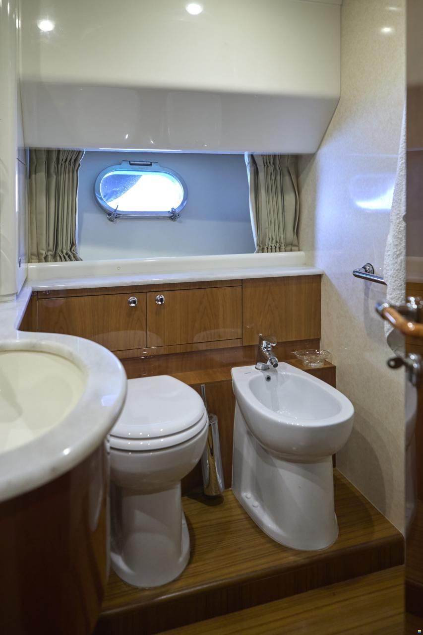 Ferretti 680