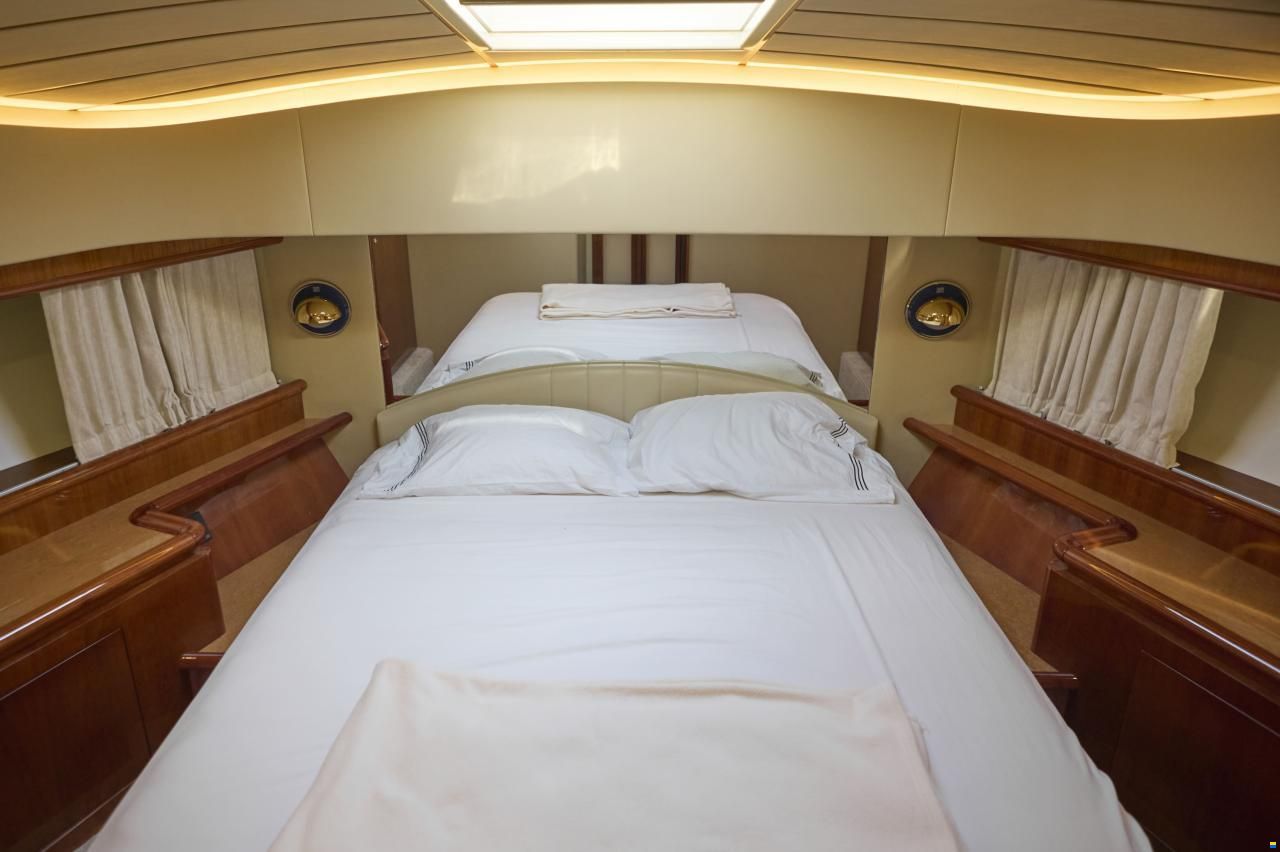 Ferretti 680