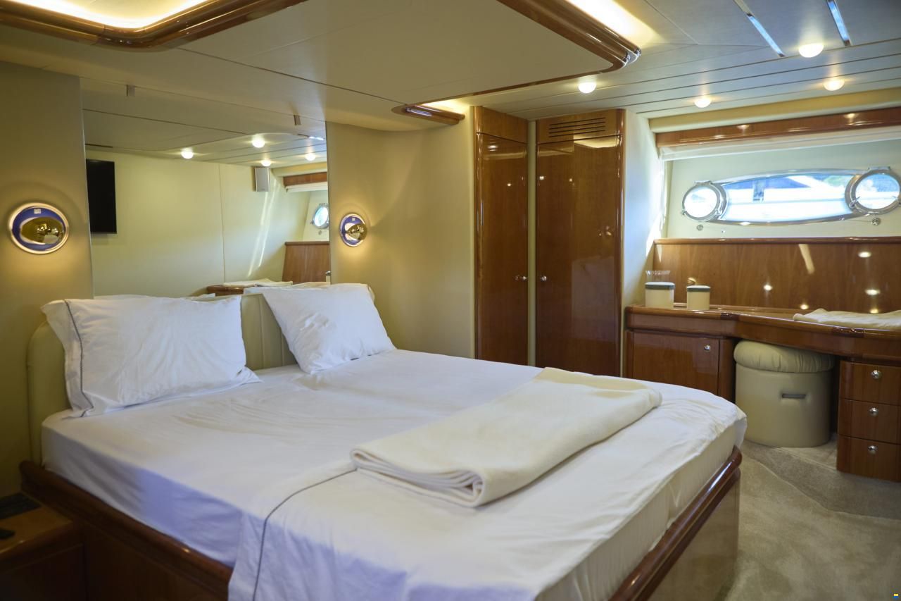 Ferretti 680