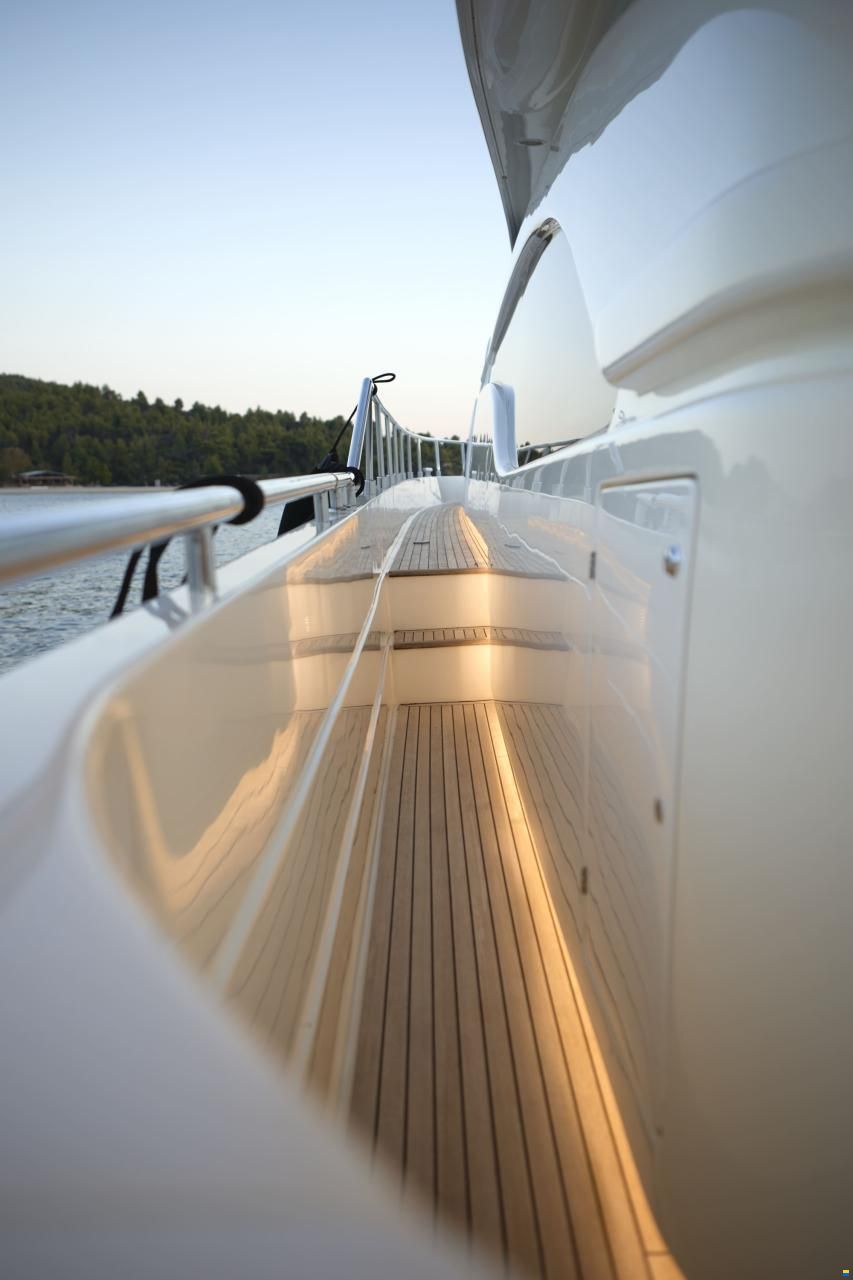 Ferretti 680