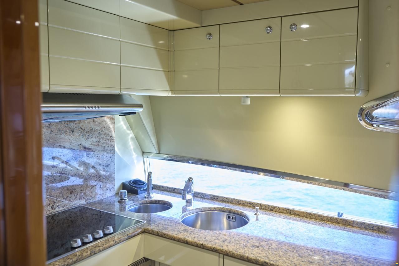 Ferretti 680