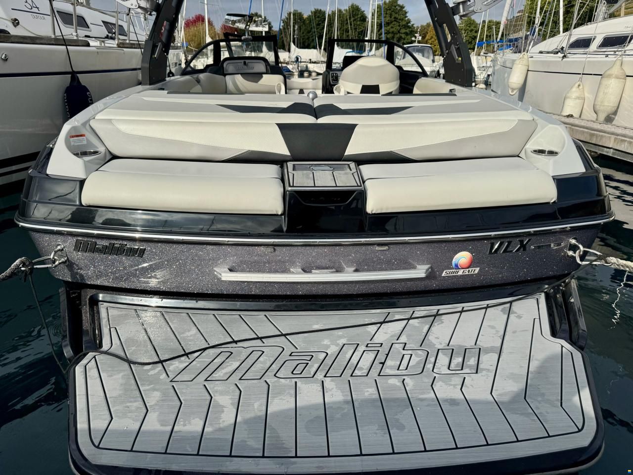 Pichette - place de port a vendre avec b