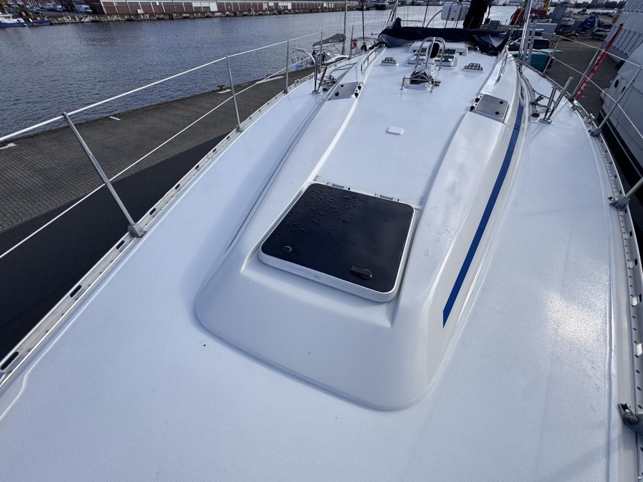 Bavaria 44