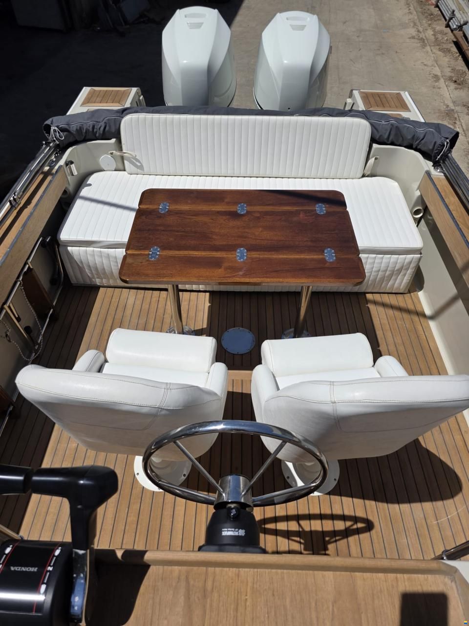 Boston Whaler Outrage 25