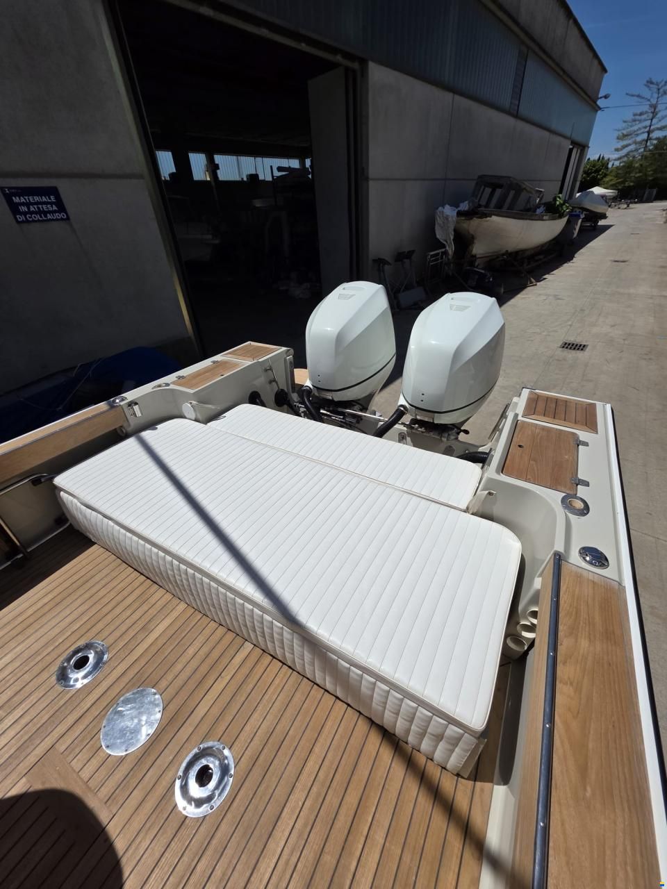 Boston Whaler Outrage 25
