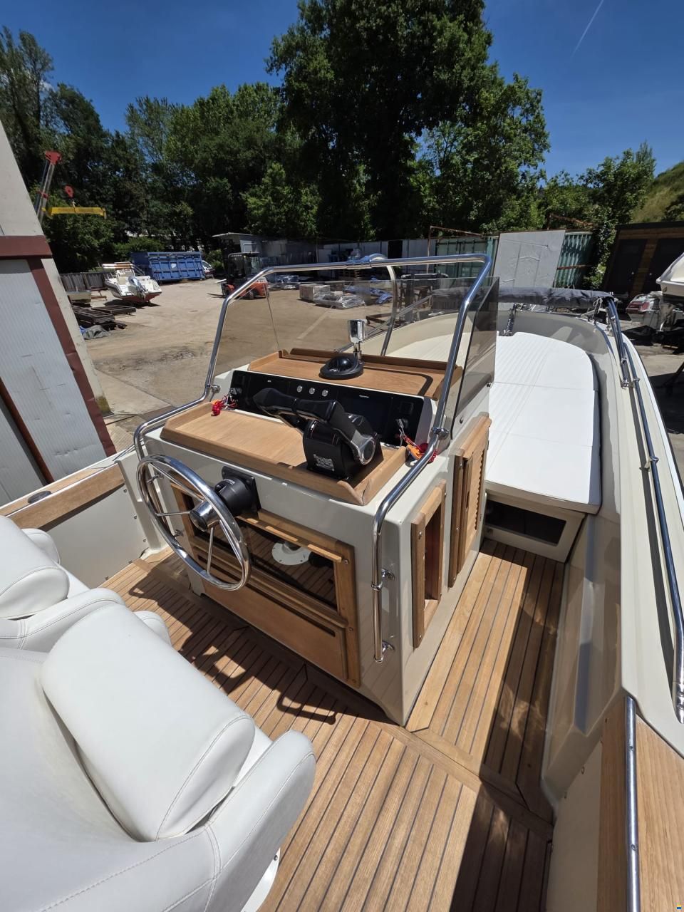 Boston Whaler Outrage 25