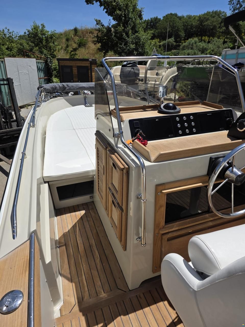 Boston Whaler Outrage 25