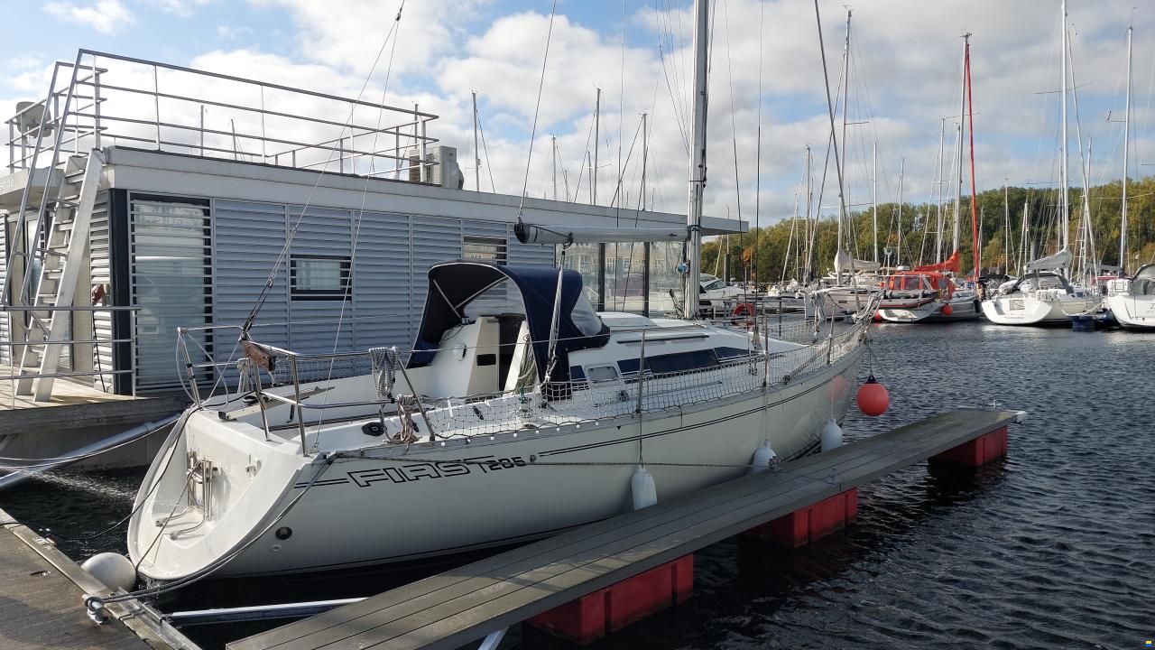 Beneteau First 285