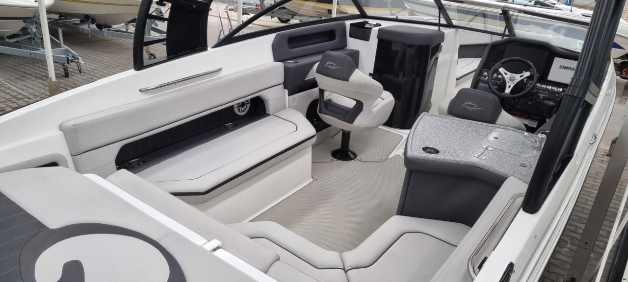 Rinker Q7 BR