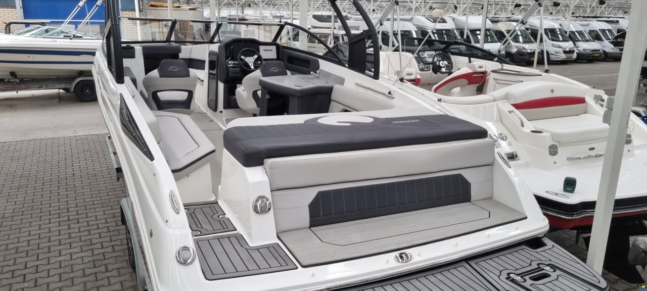 Rinker Q7 BR