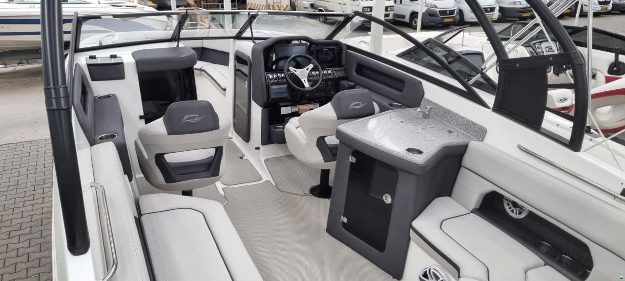 Rinker Q7 BR
