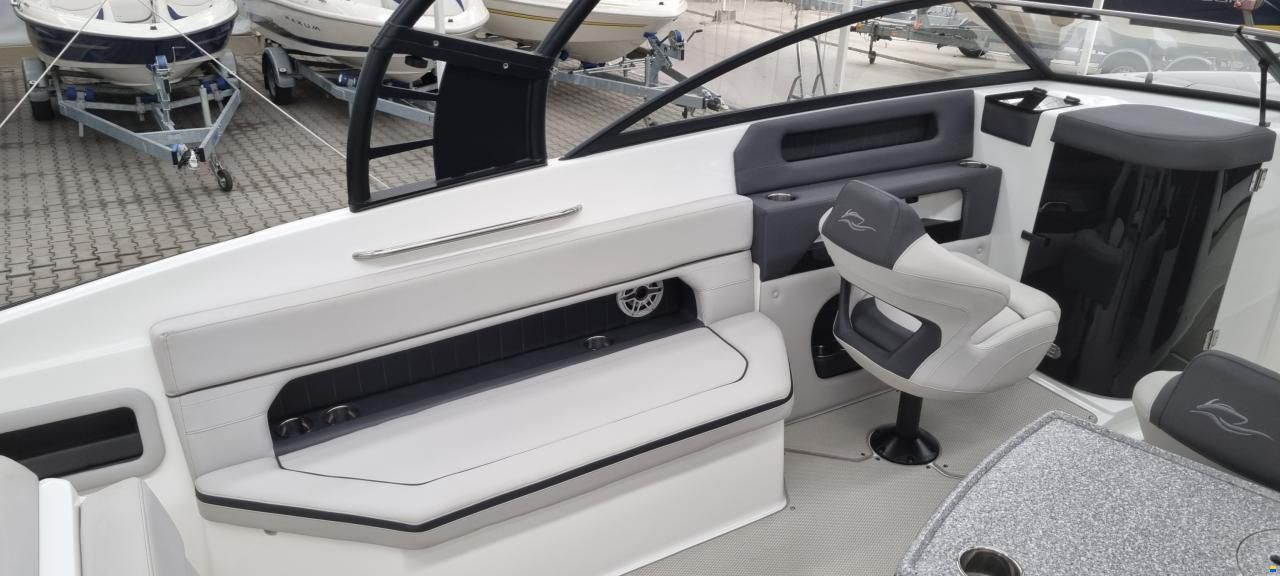 Rinker Q7 BR