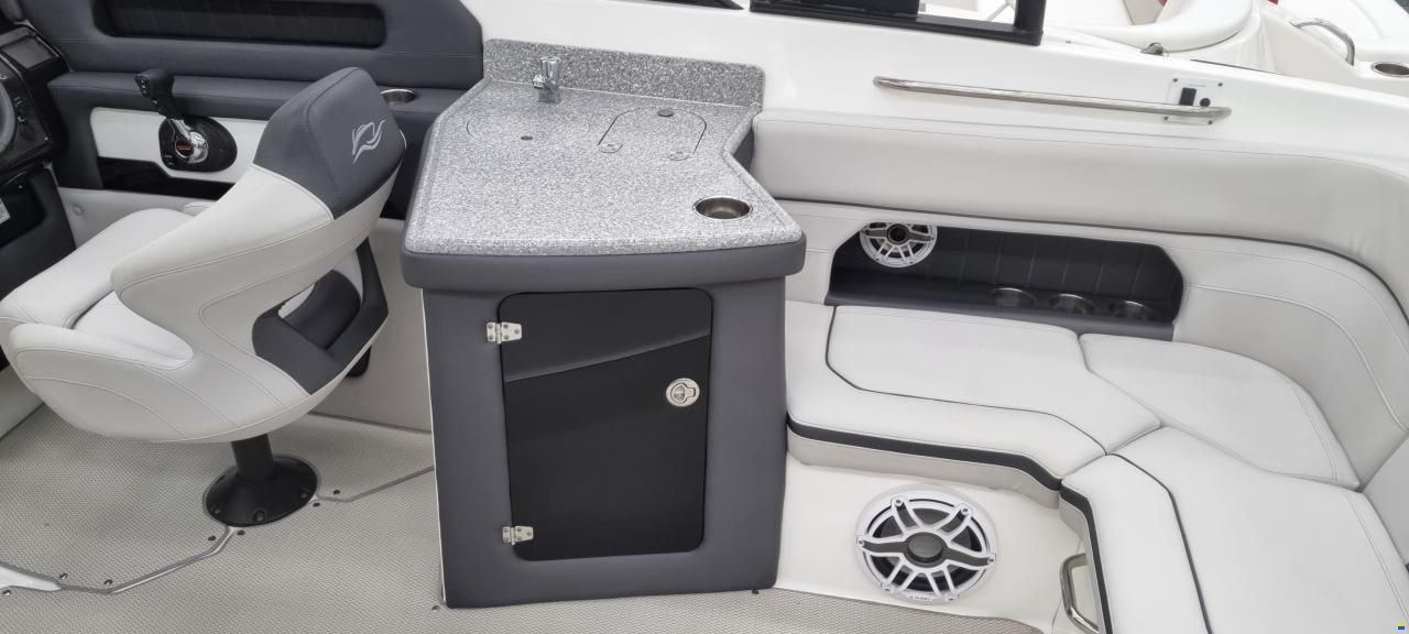 Rinker Q7 BR