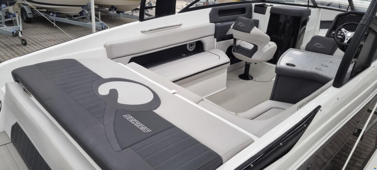 Rinker Q7 BR