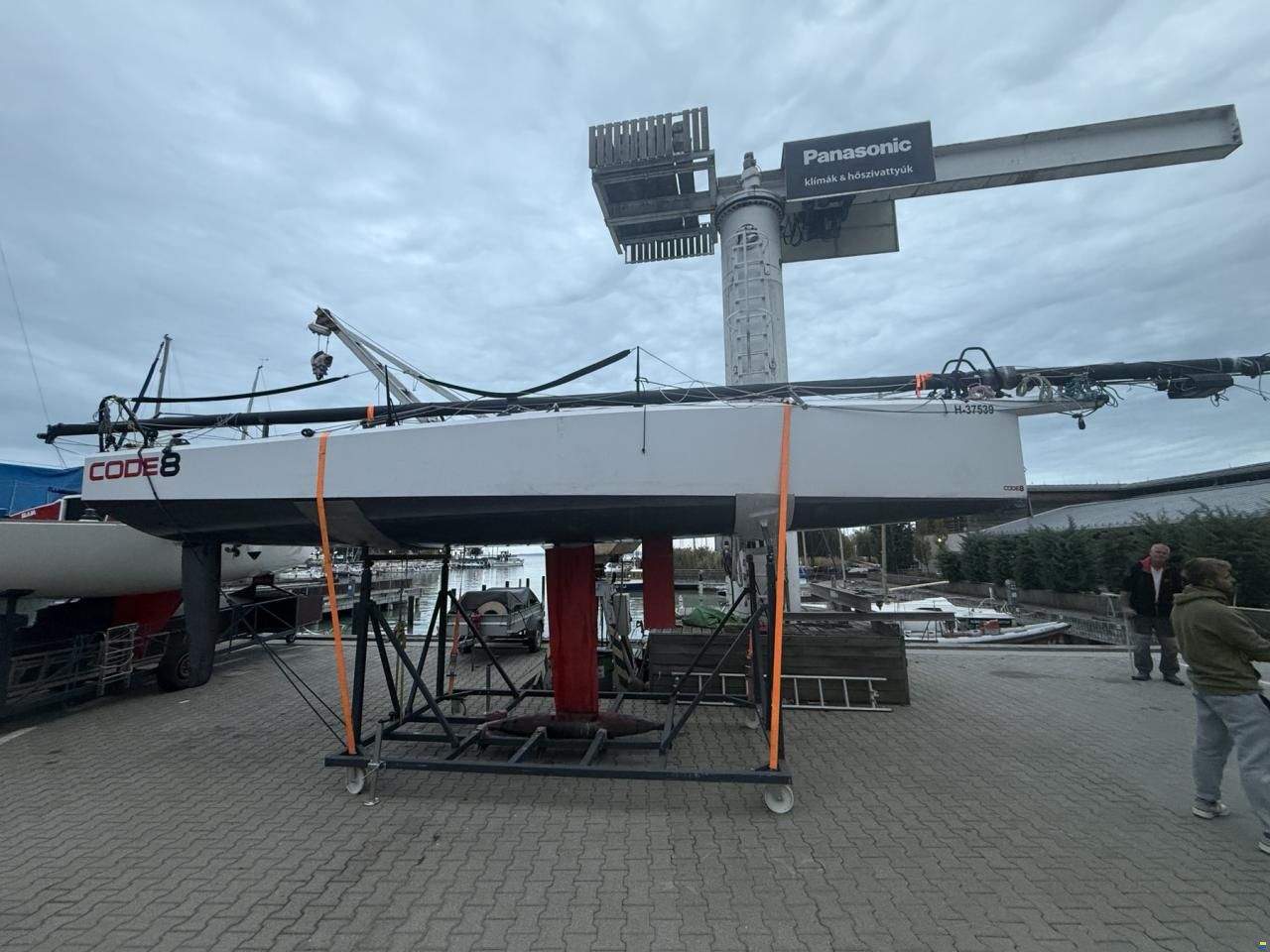 8M Carbon funboat