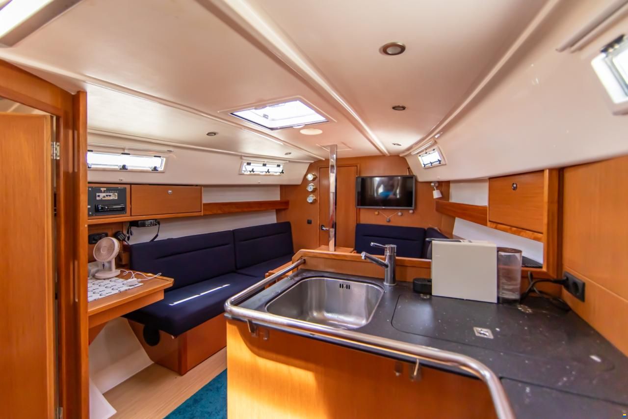 Bavaria CRUISER 32 - 2011