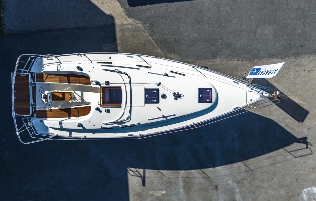 Bavaria CRUISER 32 - 2011