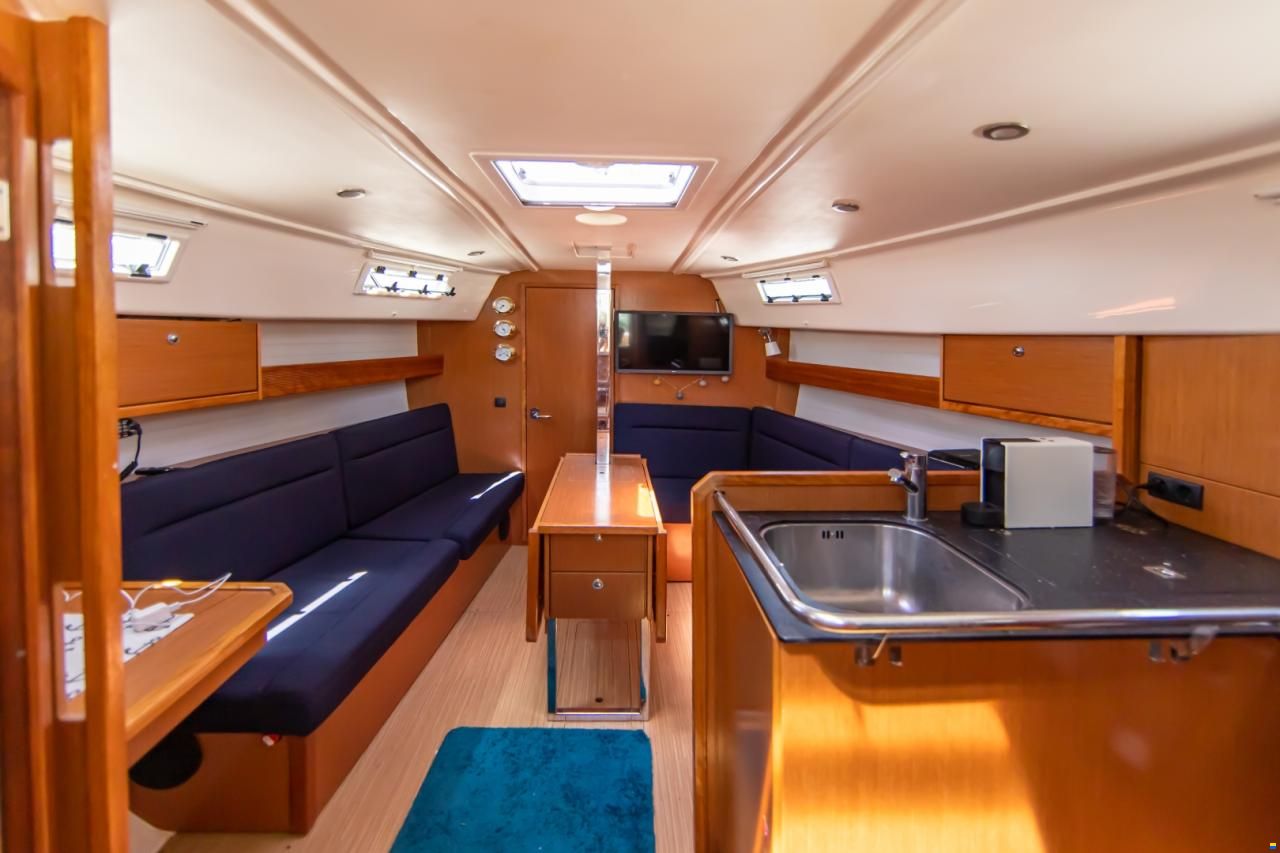 Bavaria CRUISER 32 - 2011