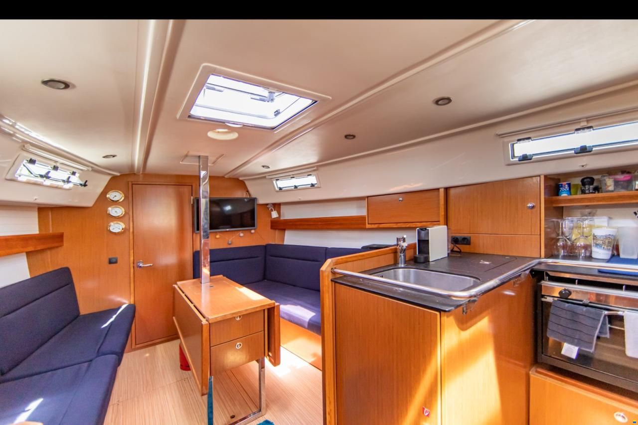 Bavaria CRUISER 32 - 2011