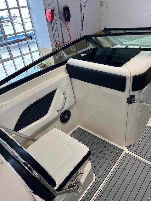 Sea Ray SPX 230