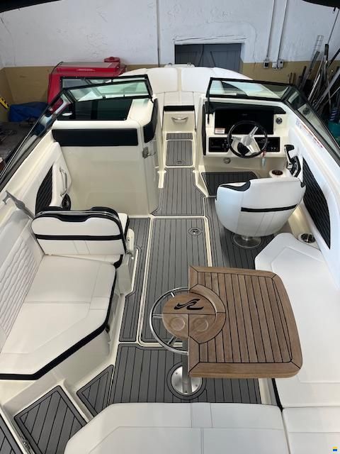 Sea Ray SPX 230