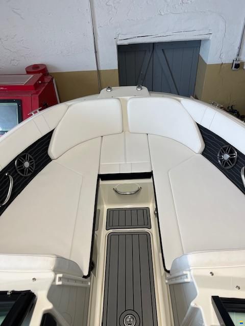 Sea Ray SPX 230