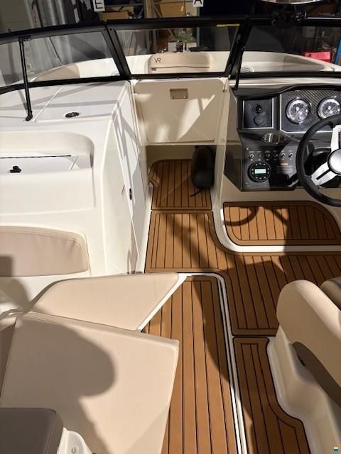 Bayliner VR6