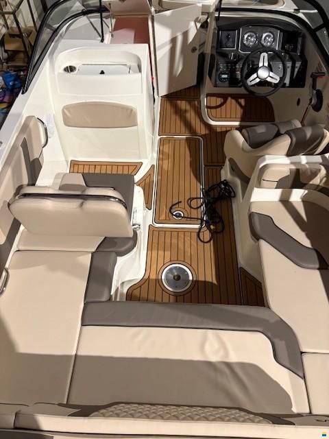 Bayliner VR6