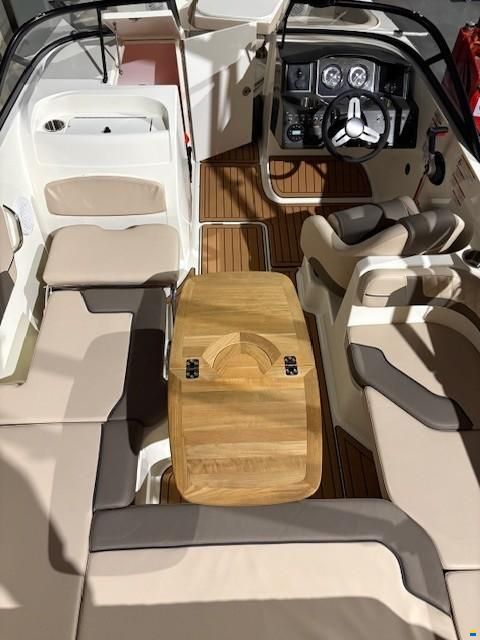 Bayliner VR6