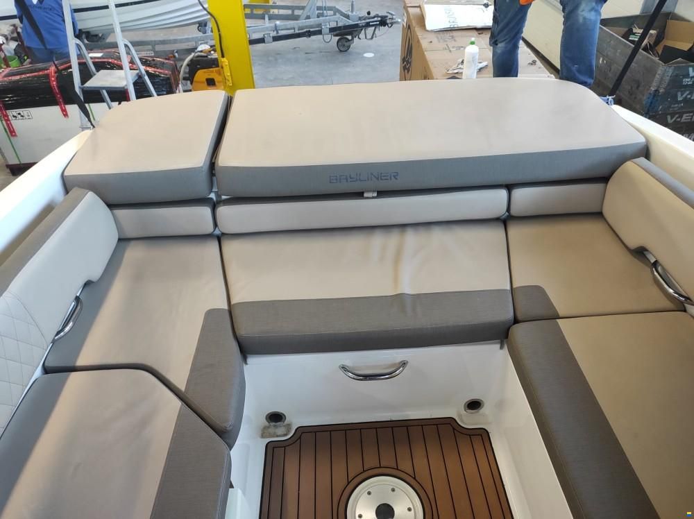 Bayliner VR6 Cuddy