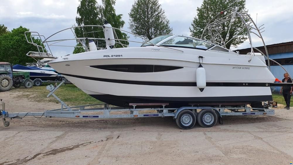 Four Winns V275