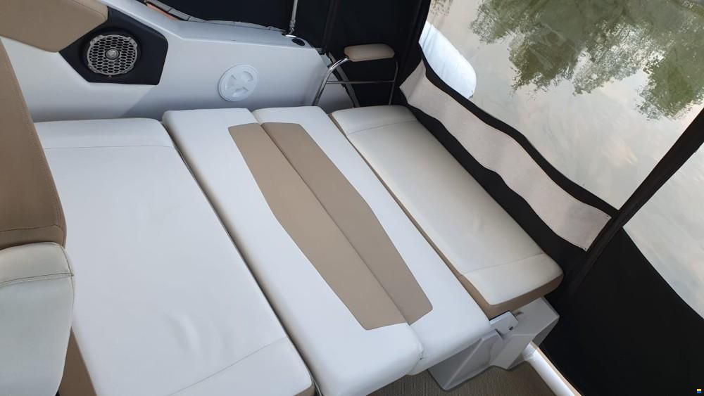 Four Winns V275