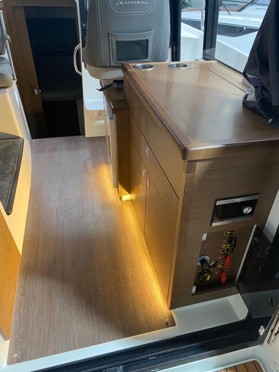 Jeanneau Merry Fisher 895