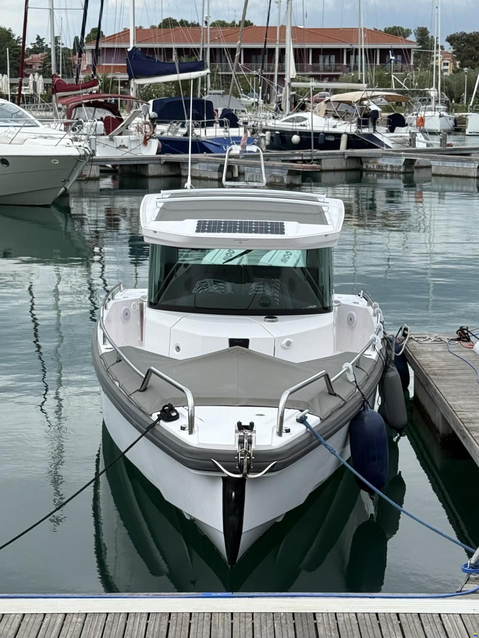 Axopar 28 Cabin