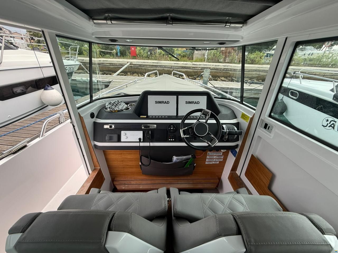 Axopar 28 Cabin