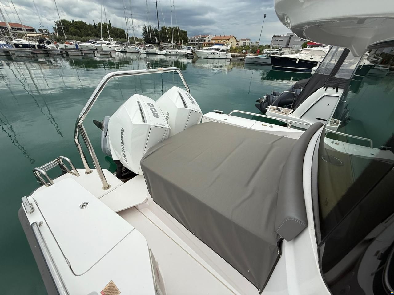 Axopar 28 Cabin