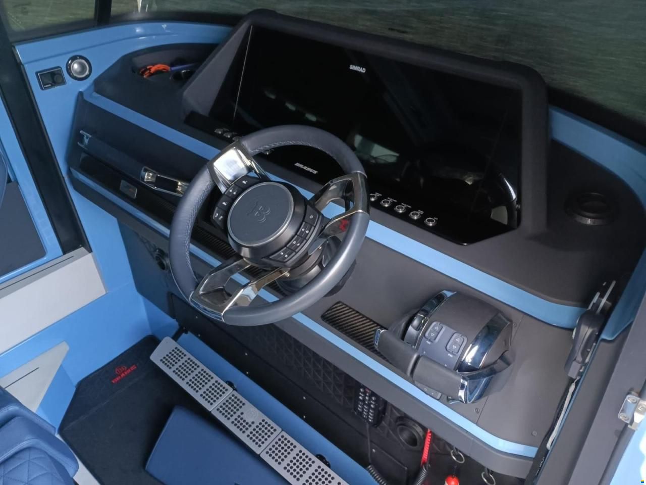 Axopar BRABUS Shadow 500 Cabin