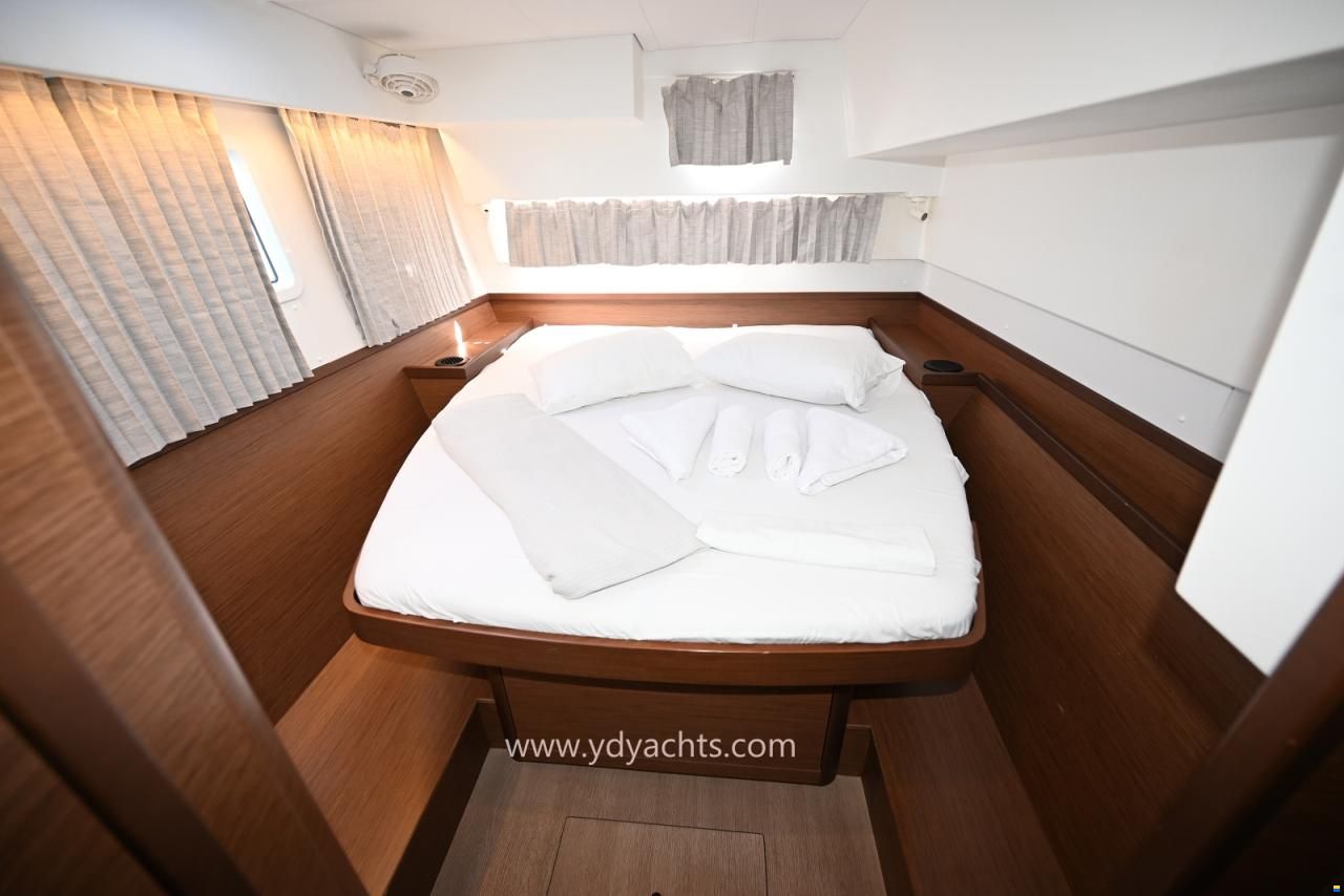 Lagoon 42