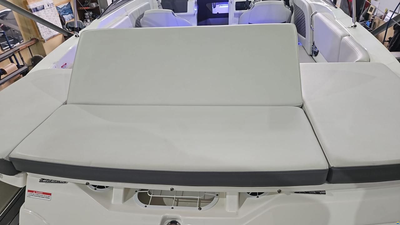 Sea Ray Sun Sport 230