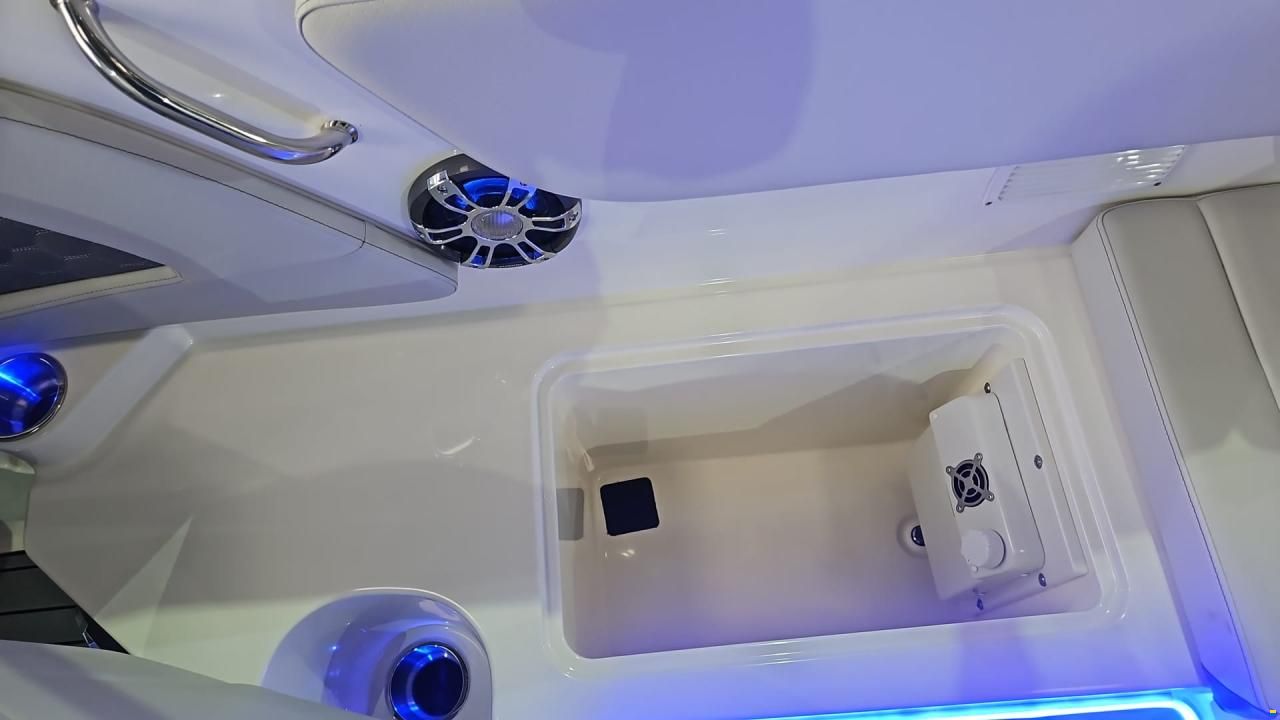 Sea Ray Sun Sport 230
