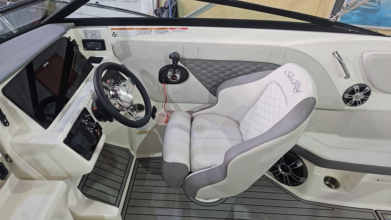 Sea Ray Sun Sport 230