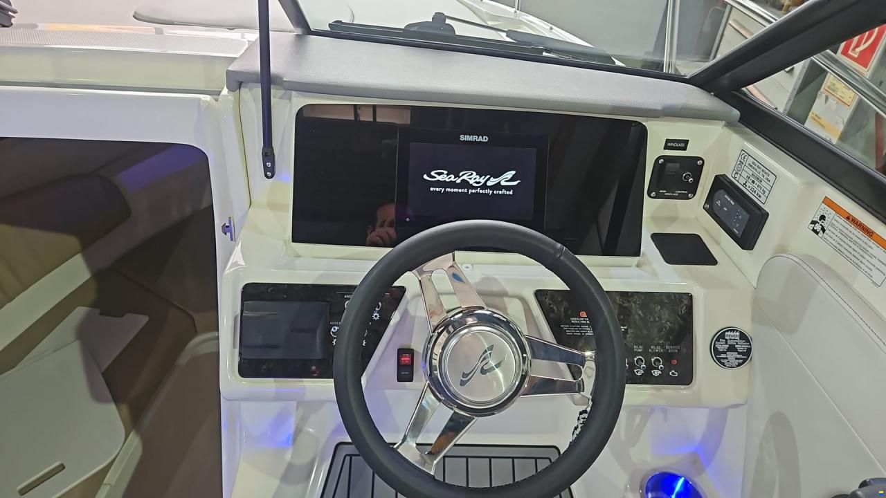 Sea Ray Sun Sport 230