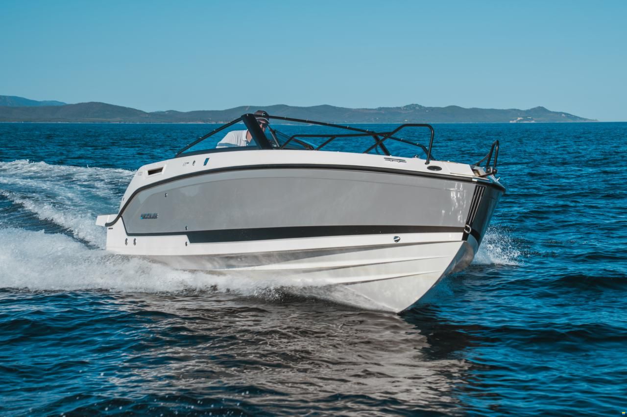 Quicksilver 675 Cruiser Deluxe Edition + F200Xl V6