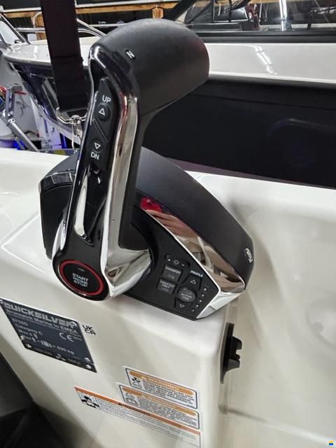 Quicksilver 675 Sundeck + F130XL V6